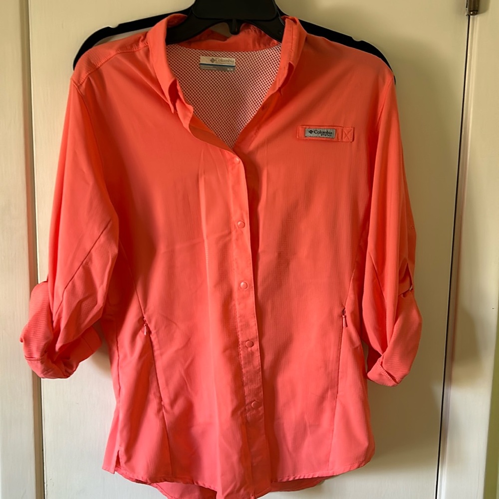 Columbia shirt fuchsia color, with a peacock feather on the back
